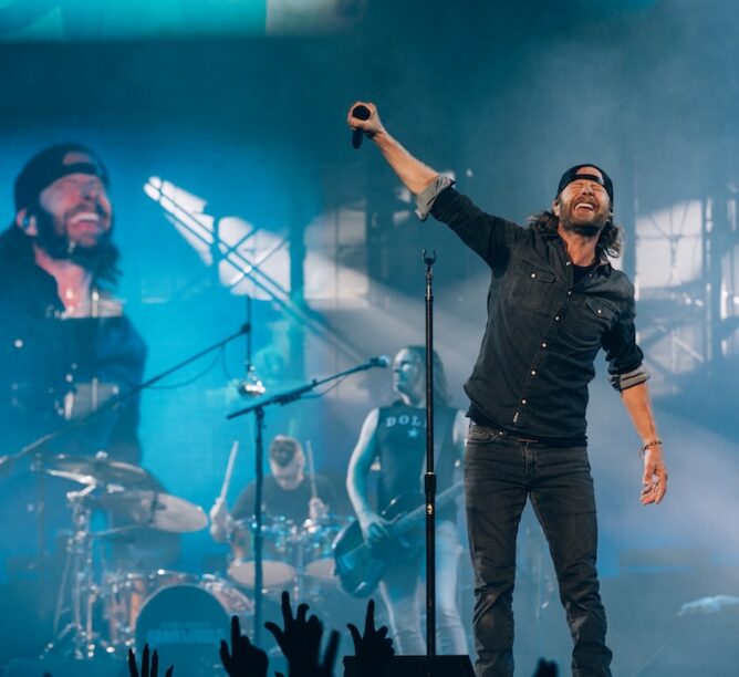 Dierks Bentley in concert. (Credit Zach Belcher)