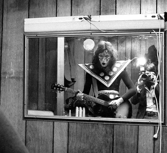 Ace Frehley of Kiss in dressing room at Boston's Orpheum Theater, on May 11, 1975. Photographer Ron Pownall in mirror. (Credit: Ron Pownall/Getty Images)