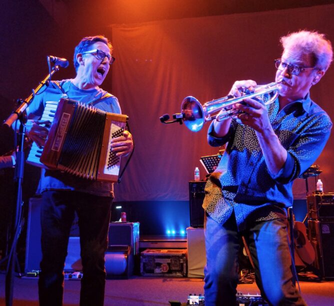 They Might Be Giants (Credit: Jon Uleis)