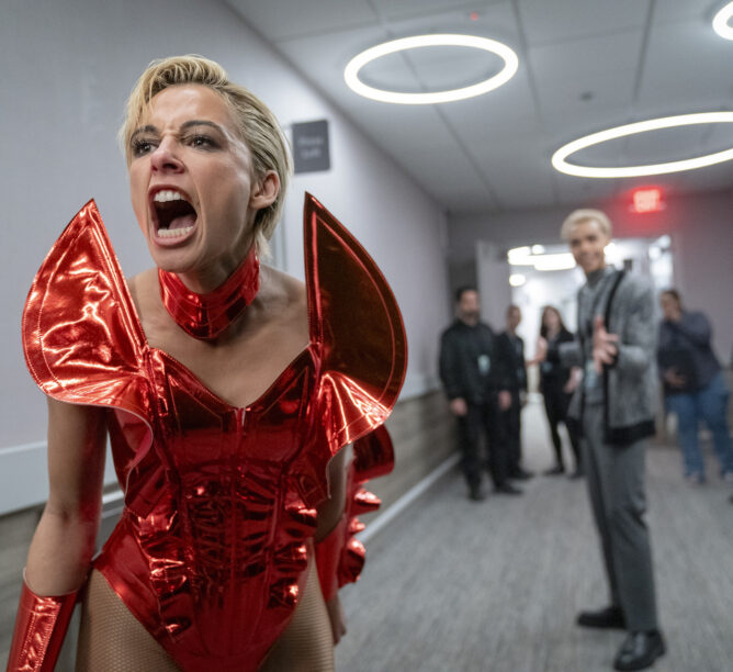 Naomi Scott stars in Paramount Pictures Presents A Temple Hill Production A Parker Finn FIlm "SMILE 2" | © 2024 PARAMOUNT PICTURES